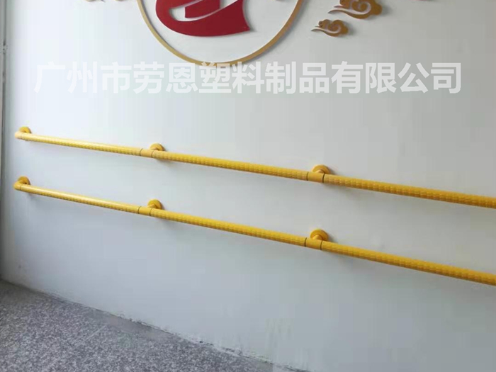 發(fā)展智慧社區(qū)養(yǎng)老，老人扶手等養(yǎng)老設(shè)施建設(shè)仍需完善