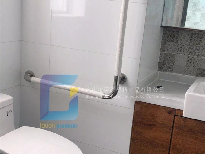 安裝衛(wèi)生間扶手，小細(xì)節(jié)顯示大的關(guān)懷