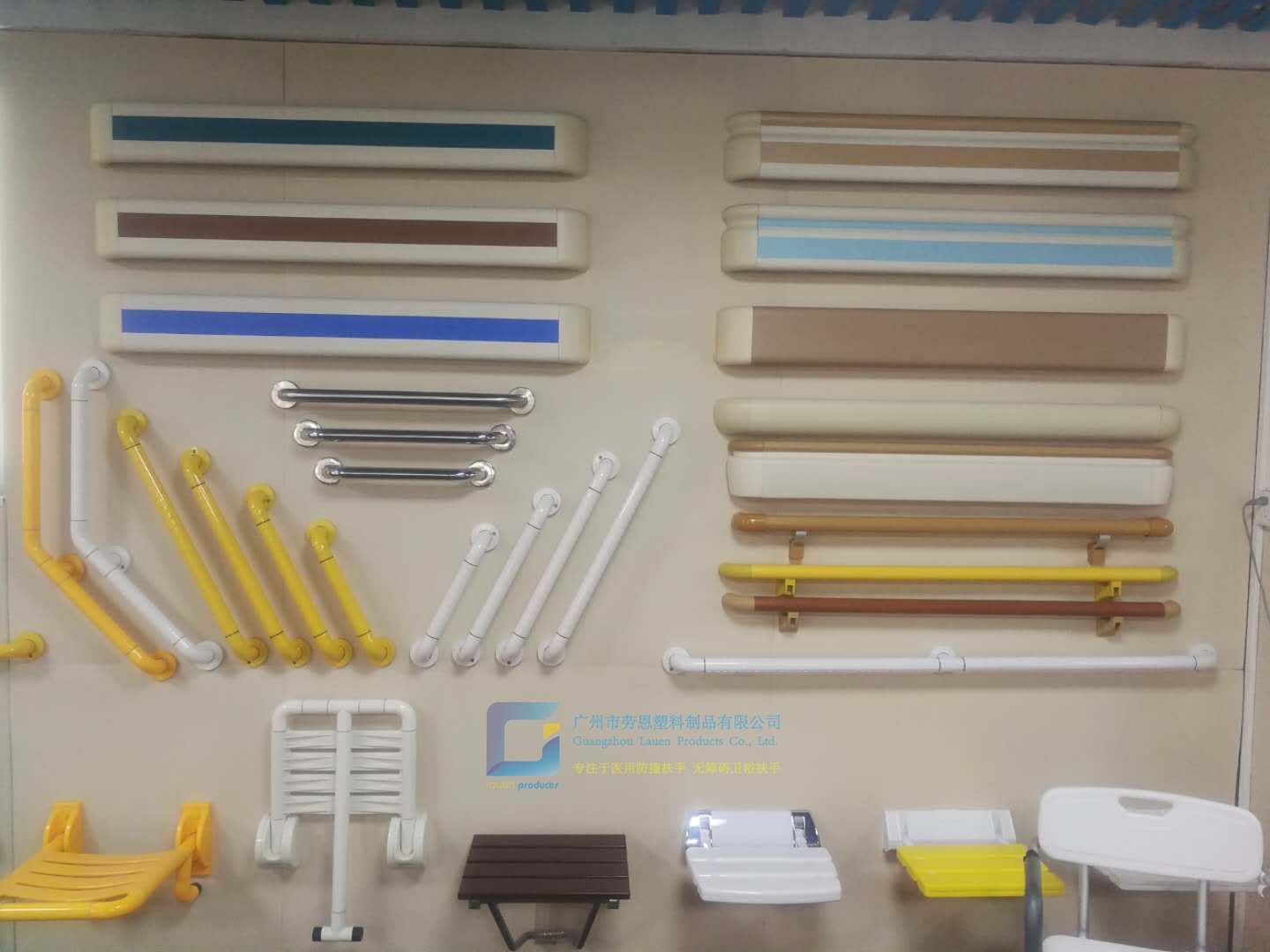 家庭衛(wèi)生間扶手裝什么樣的款式比較方便？